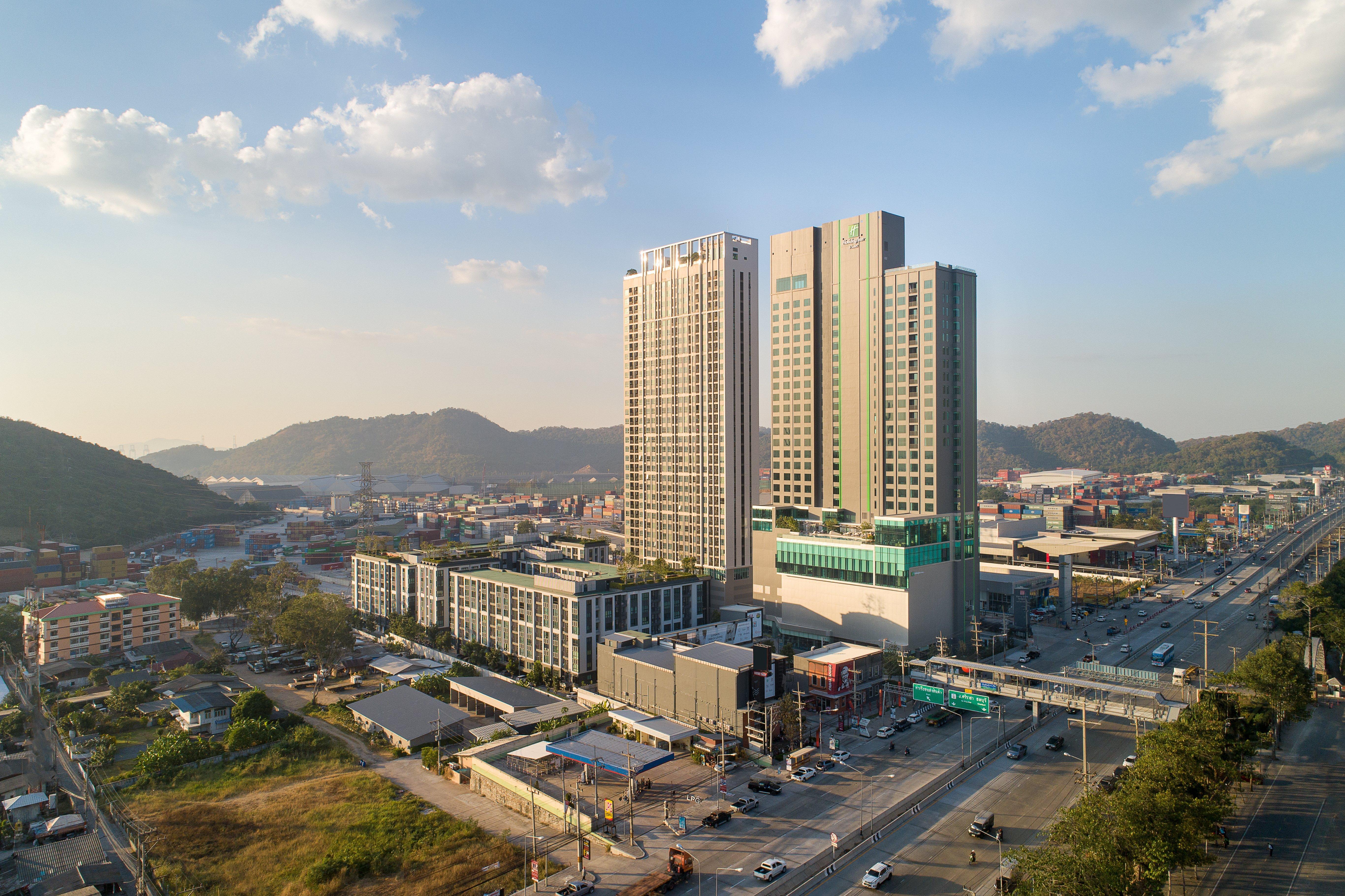 홀리데이 인 앤 스위트 시라차 램차방 시 라차 외부 사진